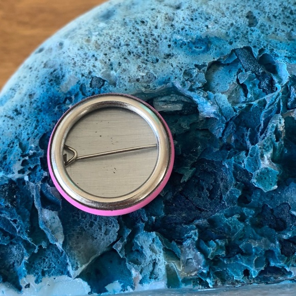 Billabong | Y2K Accessory Pin - Picture 2 of 3